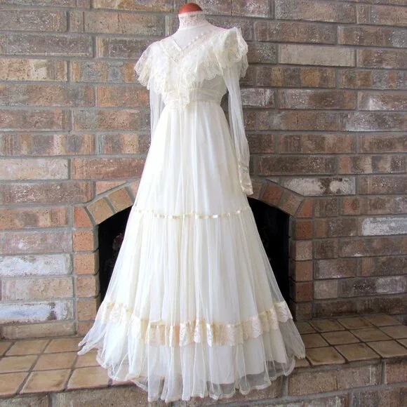 GUNNE SAX WEDDING GOWN, 5, ROMANTIC RENAISSANCE BRIDAL COLLECTION CREAM LACE - www.joarbit.com GUNNE SAX WEDDING GOWN, 5, ROMANTIC RENAISSANCE BRIDAL COLLECTION CREAM LACE - www.joarbit.com
